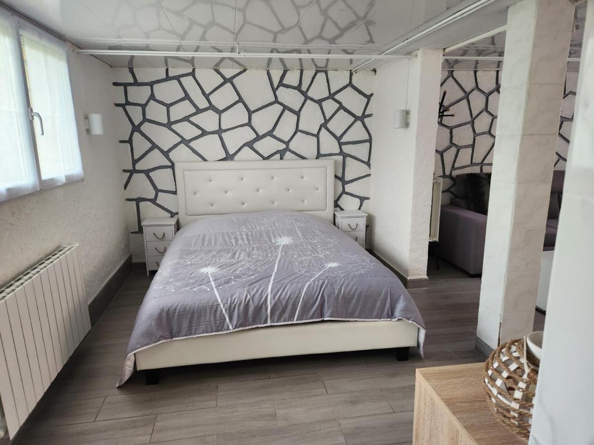 Studio, Pas De Collocation Possible Warmeriville Exterior foto